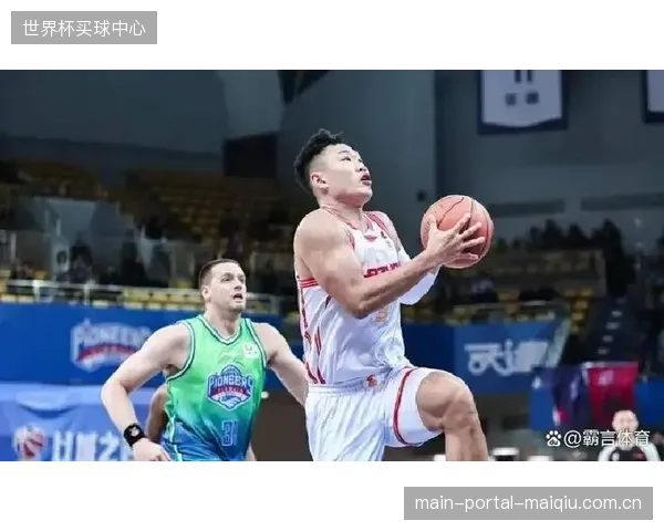贺希宁系列赛进攻效率超群，深圳队锋线尖刀撕裂浙江防守。